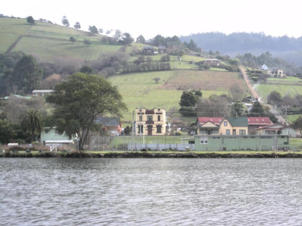休昂港恩小屋酒店 Port Huon 外观 照片