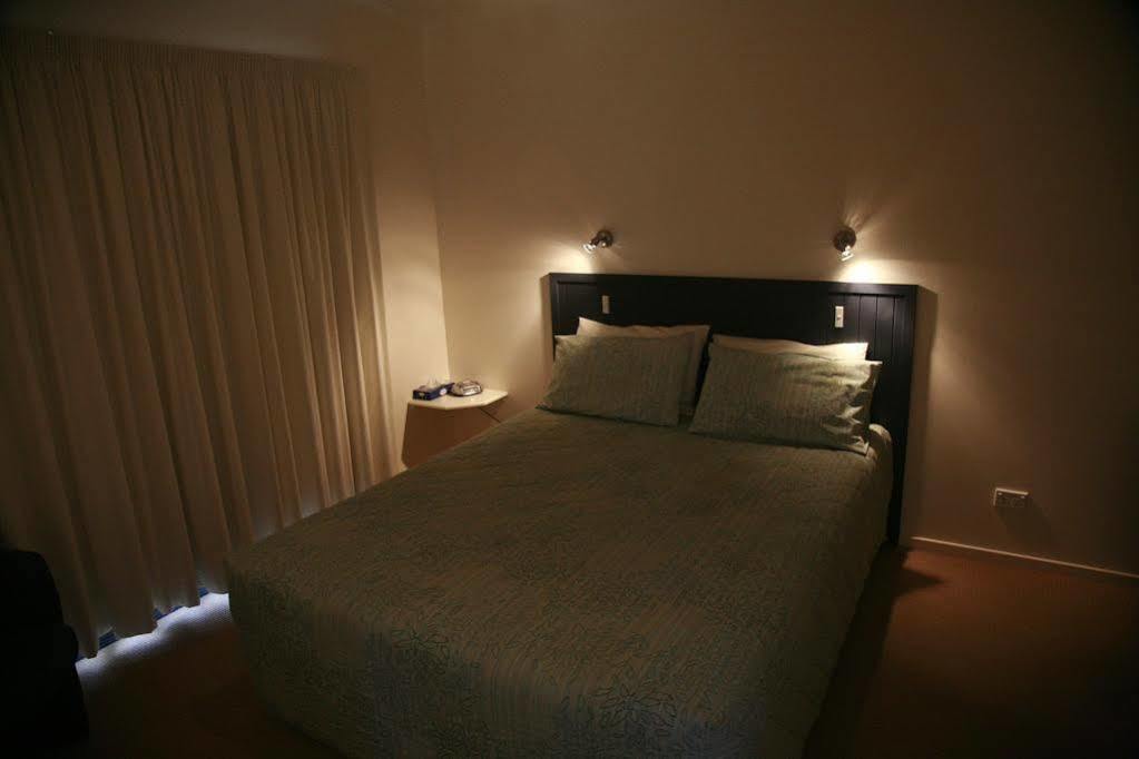 休昂港恩小屋酒店 Port Huon 外观 照片